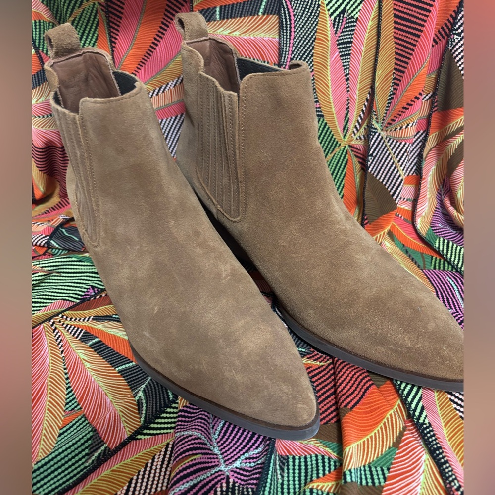 Women’s suede leather boots